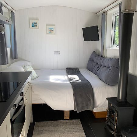 Tides Reach, Deluxe Shepherds Hut 1, 100M From The Beach St Merryn Buitenkant foto